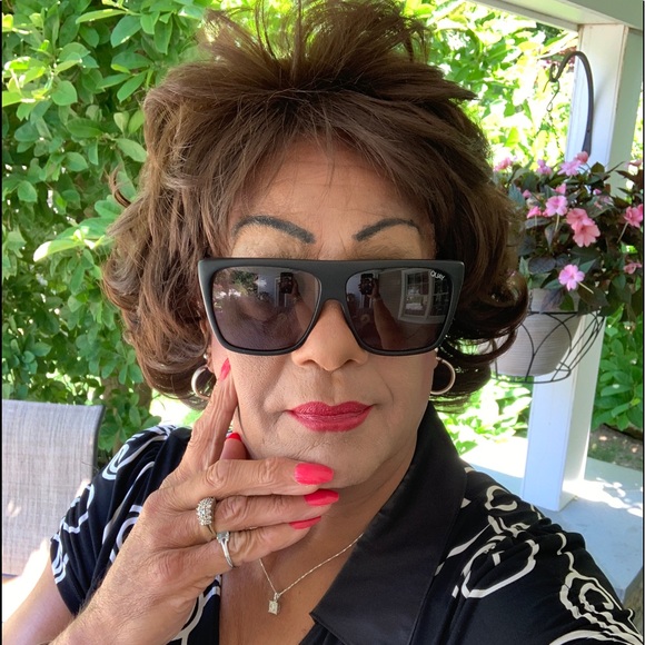 Meet Your Posher - Picture 2 of 16